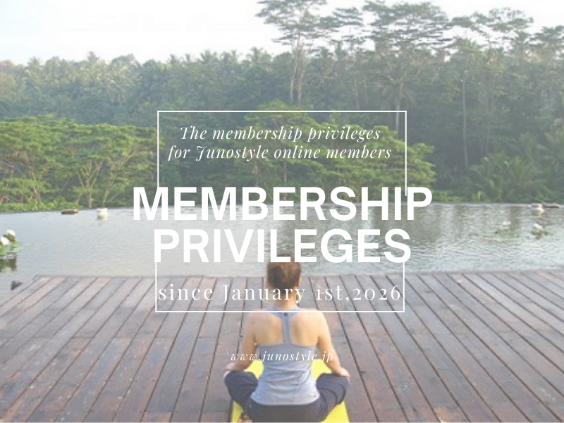 Black and White Minimalist Fashion Black Friday Sale Instagram Post (800 x 600 px)